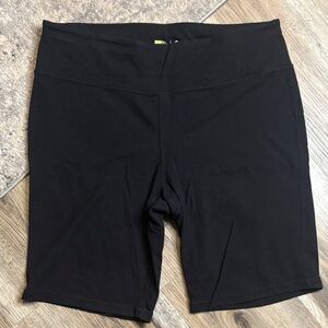 Xersion Women's Black Bike Shorts 🎄